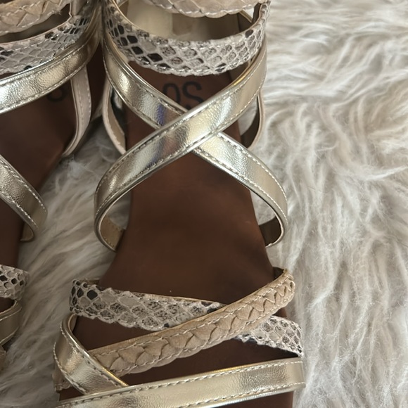 Sandals - Picture 7 of 8